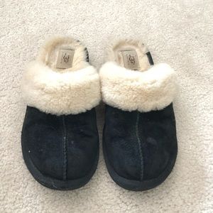 UGG Slippers - Black